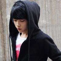 戴黑色帽子男生头像