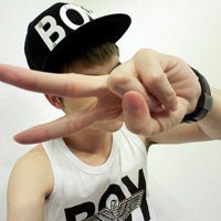 戴黑色帽子男生头像