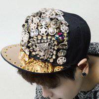 戴黑色帽子男生头像