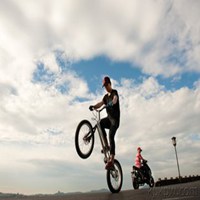 攀爬自行车头像