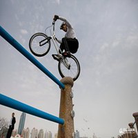 攀爬自行车头像
