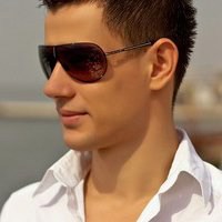 欧美光头男头像图片