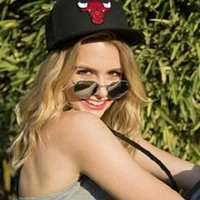 欧美带帽子头像女生