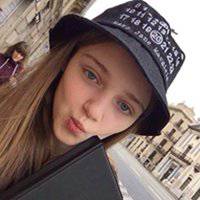 欧美带帽子头像女生