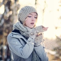 淡雅头像女生飘雪