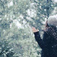 淡雅头像女生飘雪