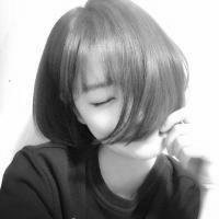 短发头像女生高冷黑白