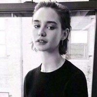 短发头像女生高冷黑白