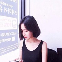 短发头像女生高冷黑白