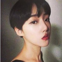 短发头像女生高冷黑白