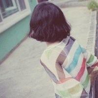 短发头像女背影