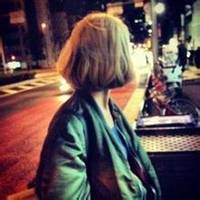 短发头像女背影