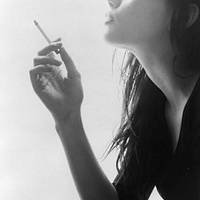 社会头像女抽烟