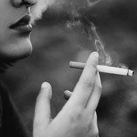 社会头像女抽烟