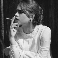 社会头像女抽烟