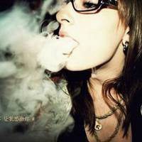 社会头像女生霸气吸烟