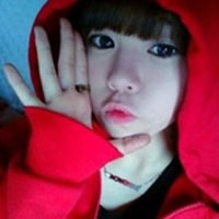 红色帽子头像女生