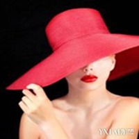 红色帽子头像女生