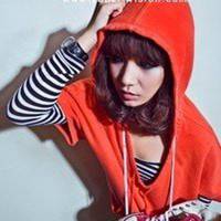 红色帽子头像女生