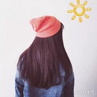 红色帽子头像女生