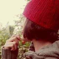 红色帽子头像女生