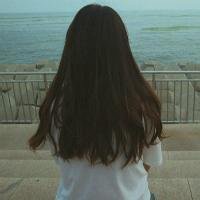 背面女生头发披肩头像