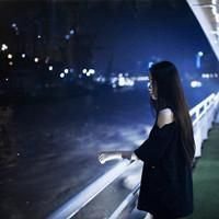 背面女生头发披肩头像