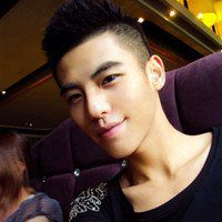 青少年头像男17岁照片