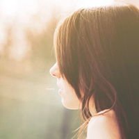 侧脸头像女生阳光