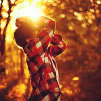 侧脸头像男逆光图片