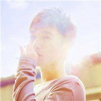 侧脸头像男逆光图片