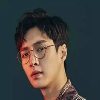 复古圆框眼镜男生头像