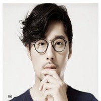 复古圆框眼镜男生头像