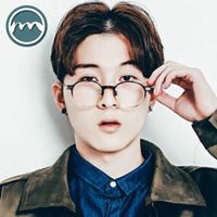 复古圆框眼镜男生头像