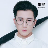 复古圆框眼镜男生头像