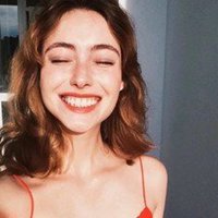 大笑的女生头像