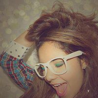 大笑的女生头像