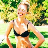 大笑的女生头像