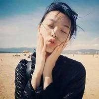 大笑的女生头像