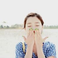 大笑的女生头像