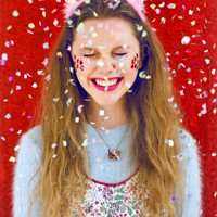 大笑的女生头像