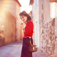 大红色毛衣头像