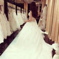 婚纱头像女生背影捧花