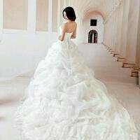 婚纱头像女生背影捧花