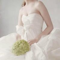 婚纱头像女生背影捧花