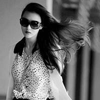 带墨镜酷酷女生头像