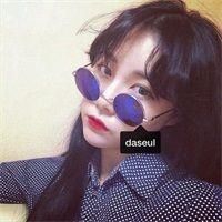 带墨镜酷酷女生头像