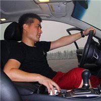成熟男人开车头像