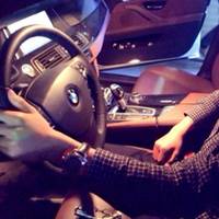 成熟男人开车头像