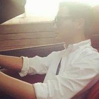 成熟男人开车头像